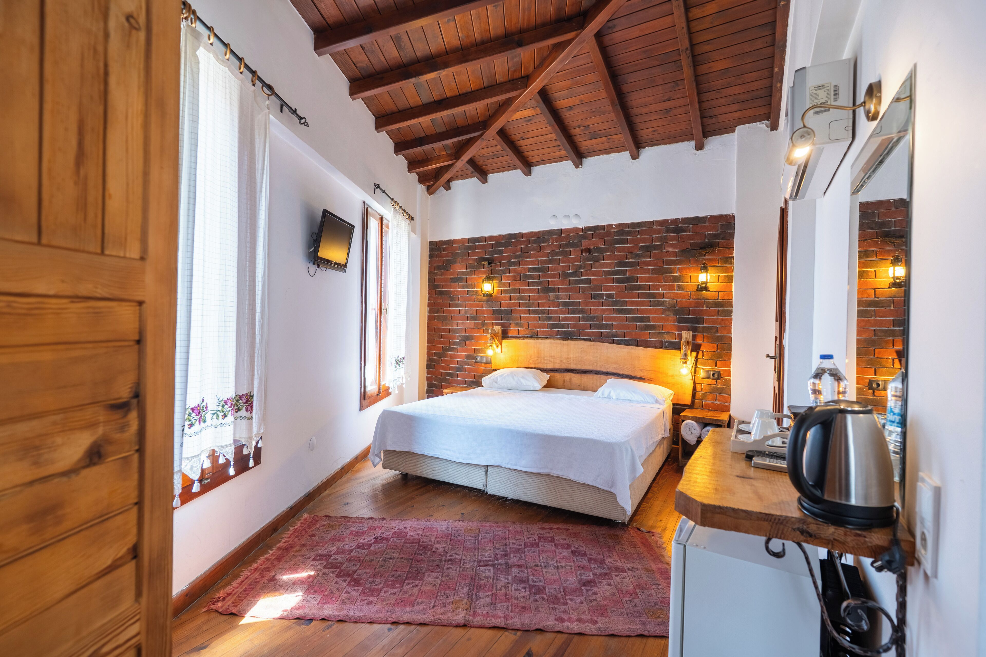 Minibar, safe på rommet og barnesenger (inkludert)