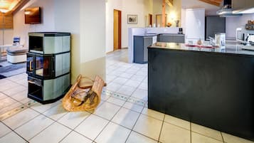 Penthouse, 3 Bedrooms, Mountain View (Matterhorn) | Private kitchenette | Fridge, stovetop, coffee/tea maker, electric kettle