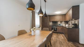 Appartement, 3 slaapkamers, uitzicht op bergen (Matterhorn) | Privékeuken | Een koelkast, een kookplaat, een koffiezetapparaat/waterkoker
