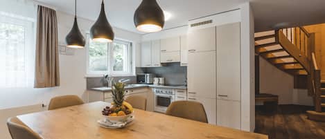 Apartment, 2 Bedrooms, Mountain View | Private kitchen | Fridge, stovetop, coffee/tea maker, electric kettle