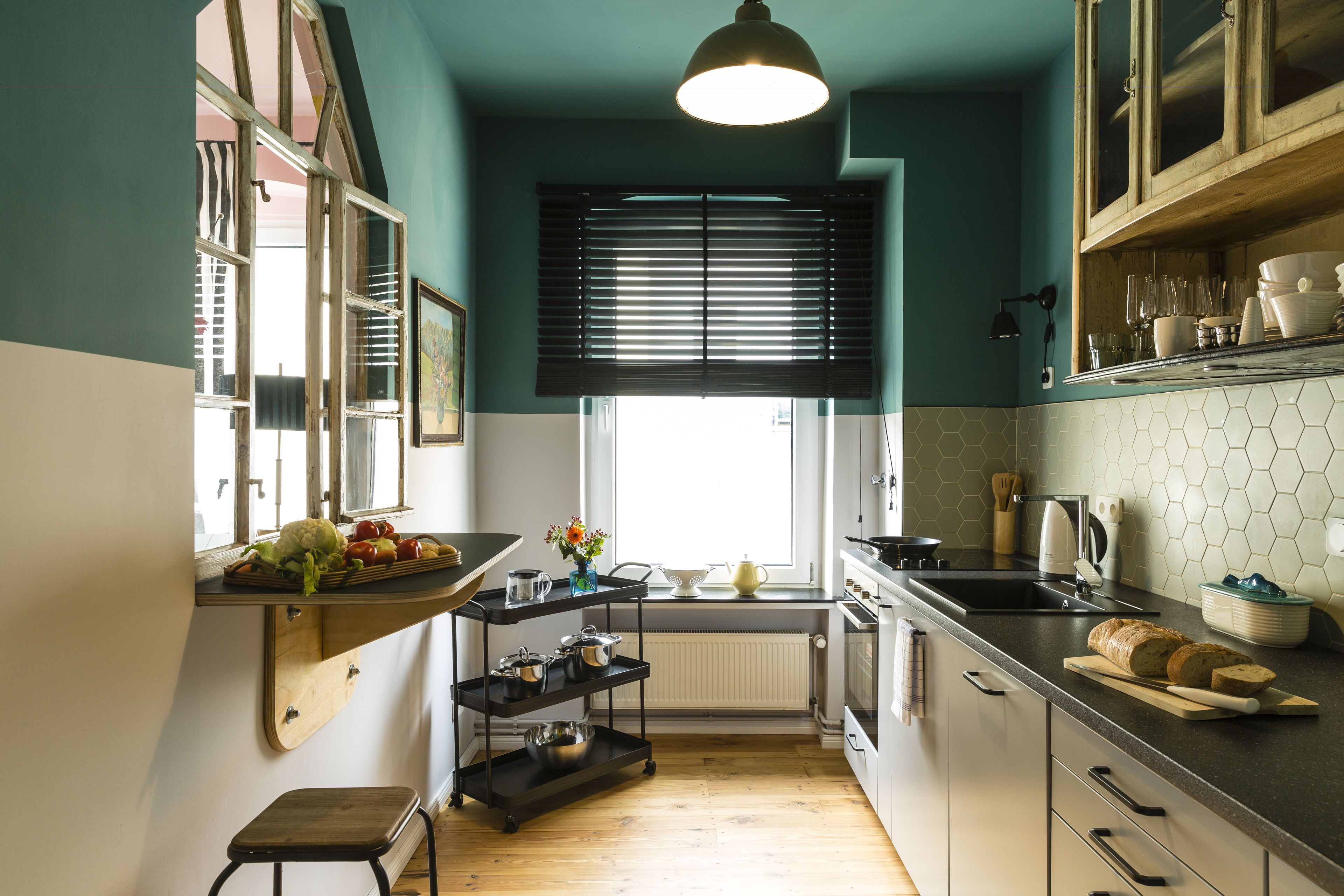 deluxe apartment (2 rooms, hh12 and hh 42) | private kitchen | full-sized fridge, oven, stovetop, coffee/tea maker