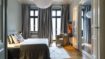 Ropa de cama de alta calidad y escritorio