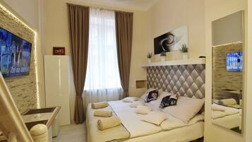 Apartment (Amber) | Soundproofing, iron/ironing board, free WiFi, bed sheets