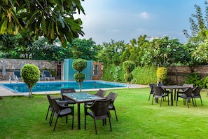 Outdoor pool - Zone Connect by The Park Udaipur (Udaipur)