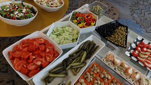 Frokostbuffé hver dag (mot et tillegg)