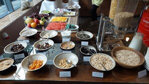 Daily buffet breakfast for a fee