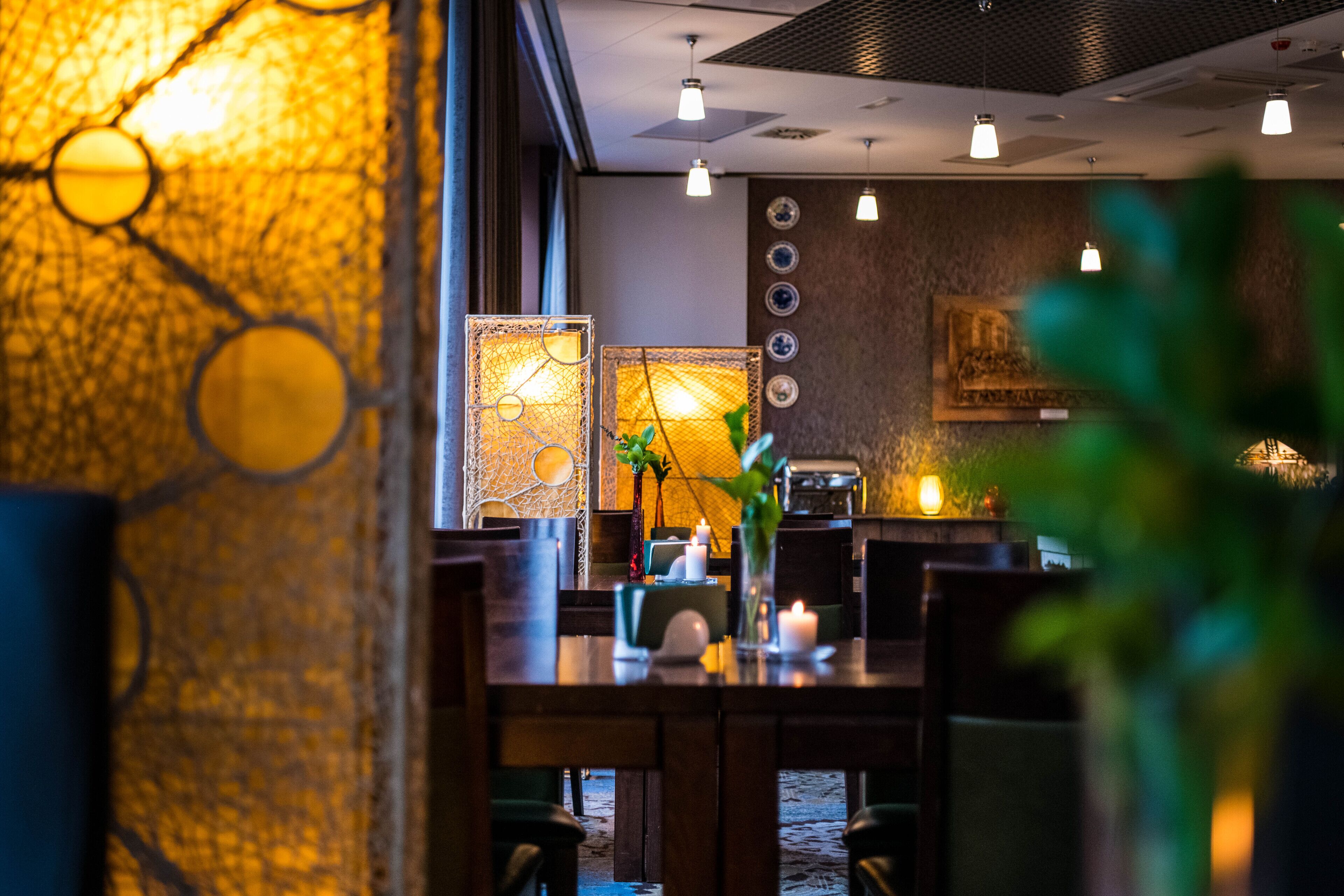 breakfast, lunch, dinner served; regional cuisine