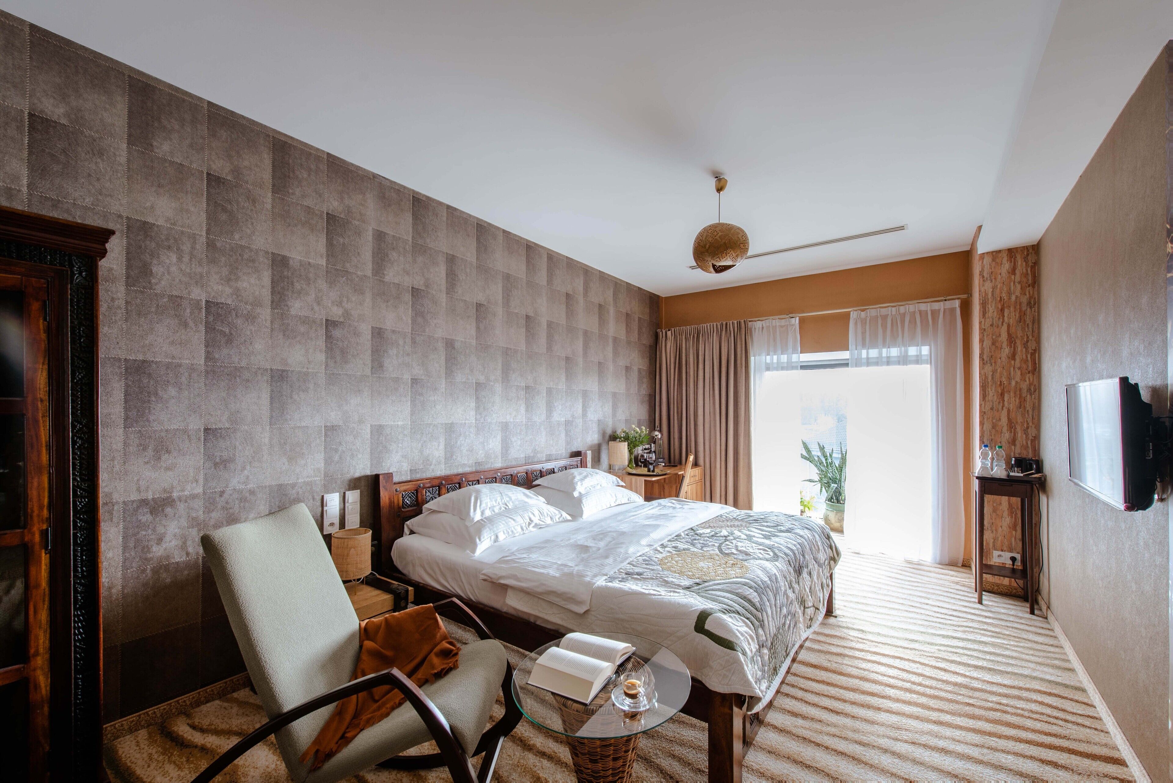 executive apartment (green) | in-room safe, individually decorated, desk, soundproofing