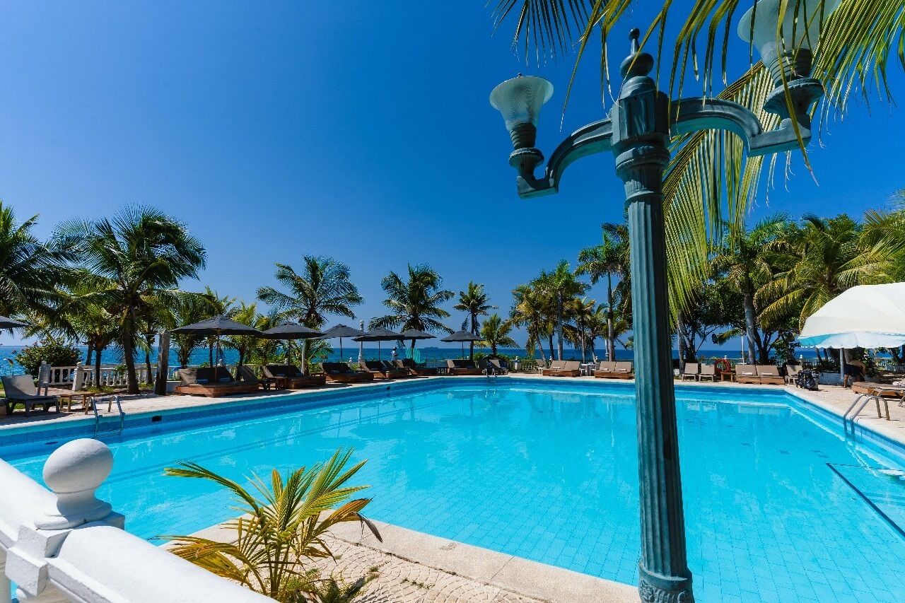 야외 수영장, 수영장 파라솔, 일광욕 의자