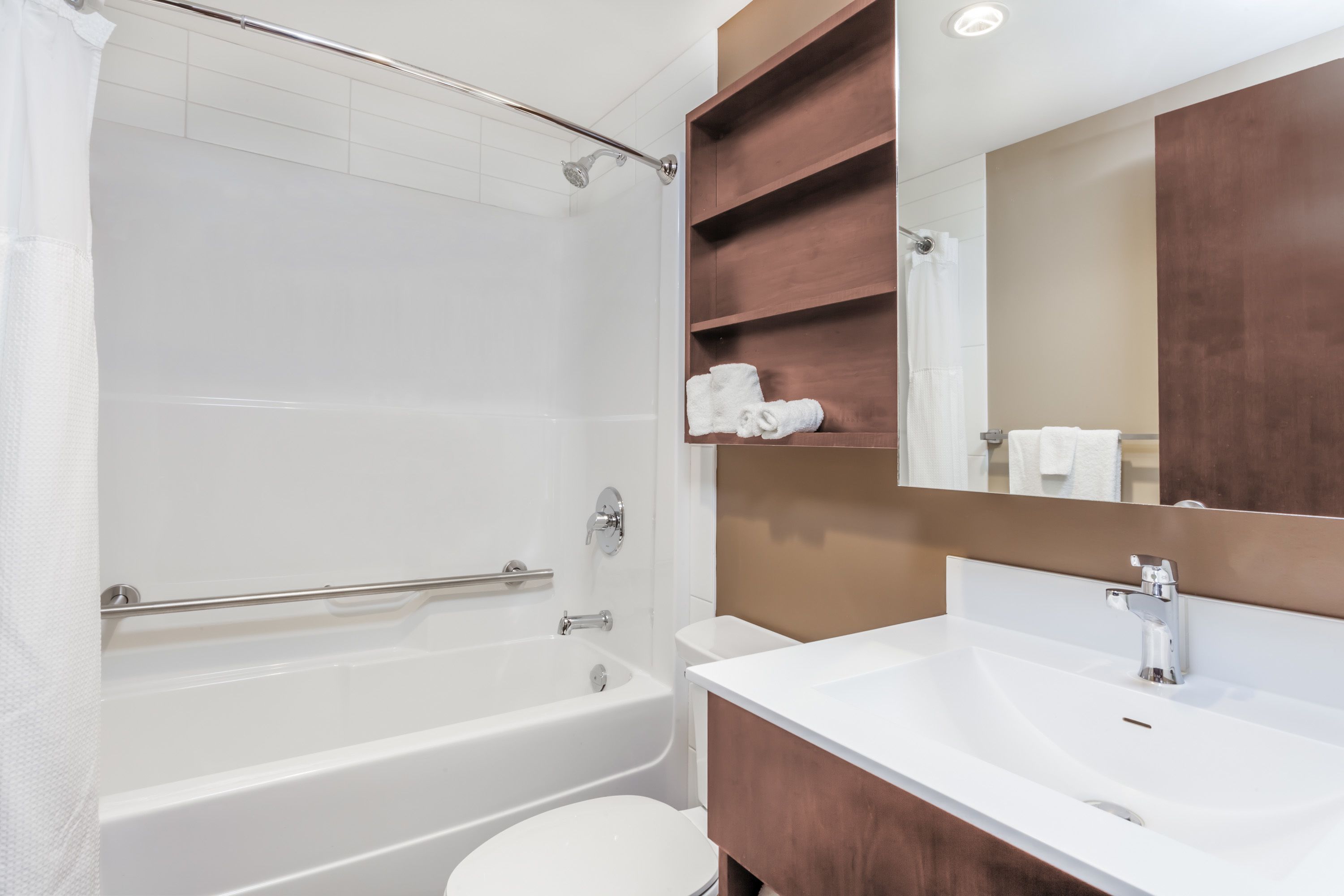 combined shower/bathtub, free toiletries, hair dryer, towels