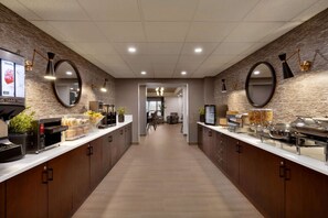 Desayuno completo gratuito y diario