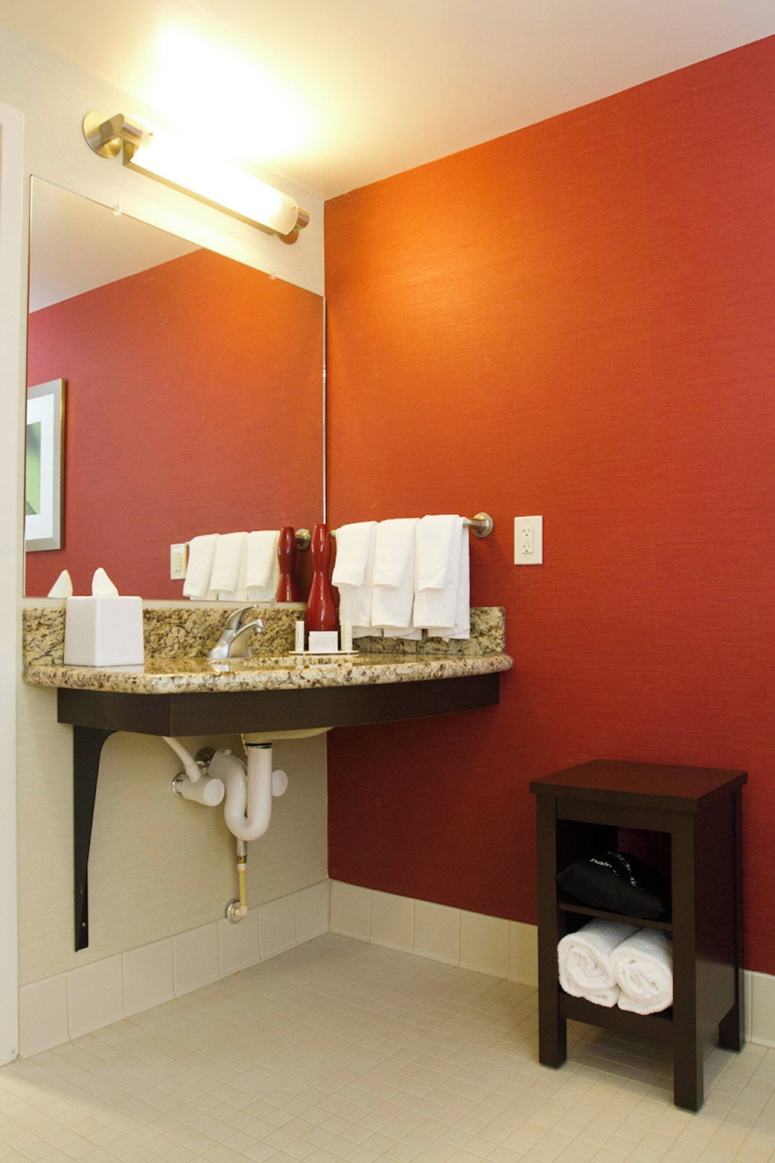 separate bathtub and shower, hair dryer, towels