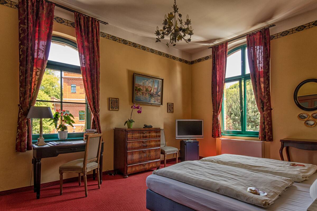 double room | minibar, individually furnished, desk, cots/infant beds