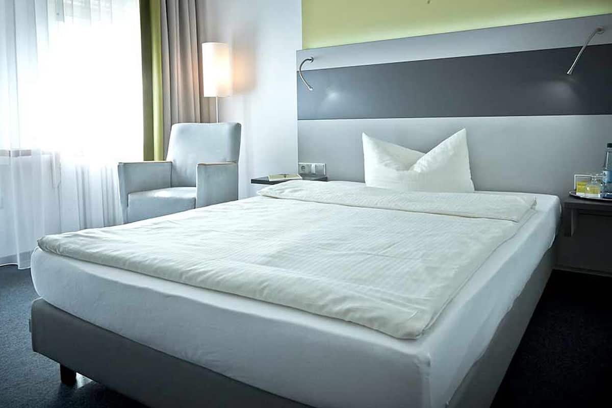 Superior Single Room, Garden View | Hypo-allergenic bedding available, desk, laptop workspace