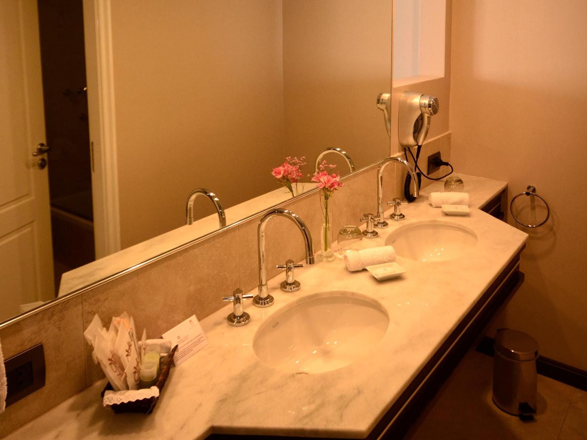 free toiletries, towels