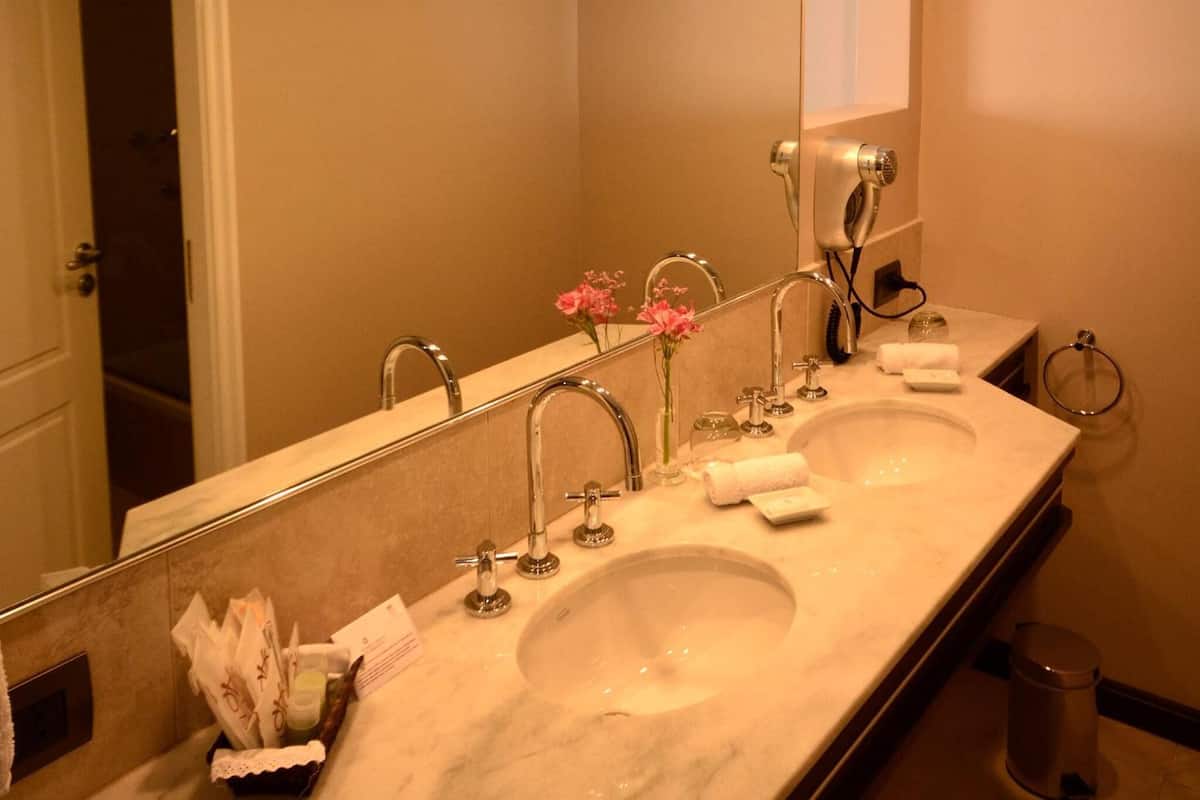 free toiletries, towels