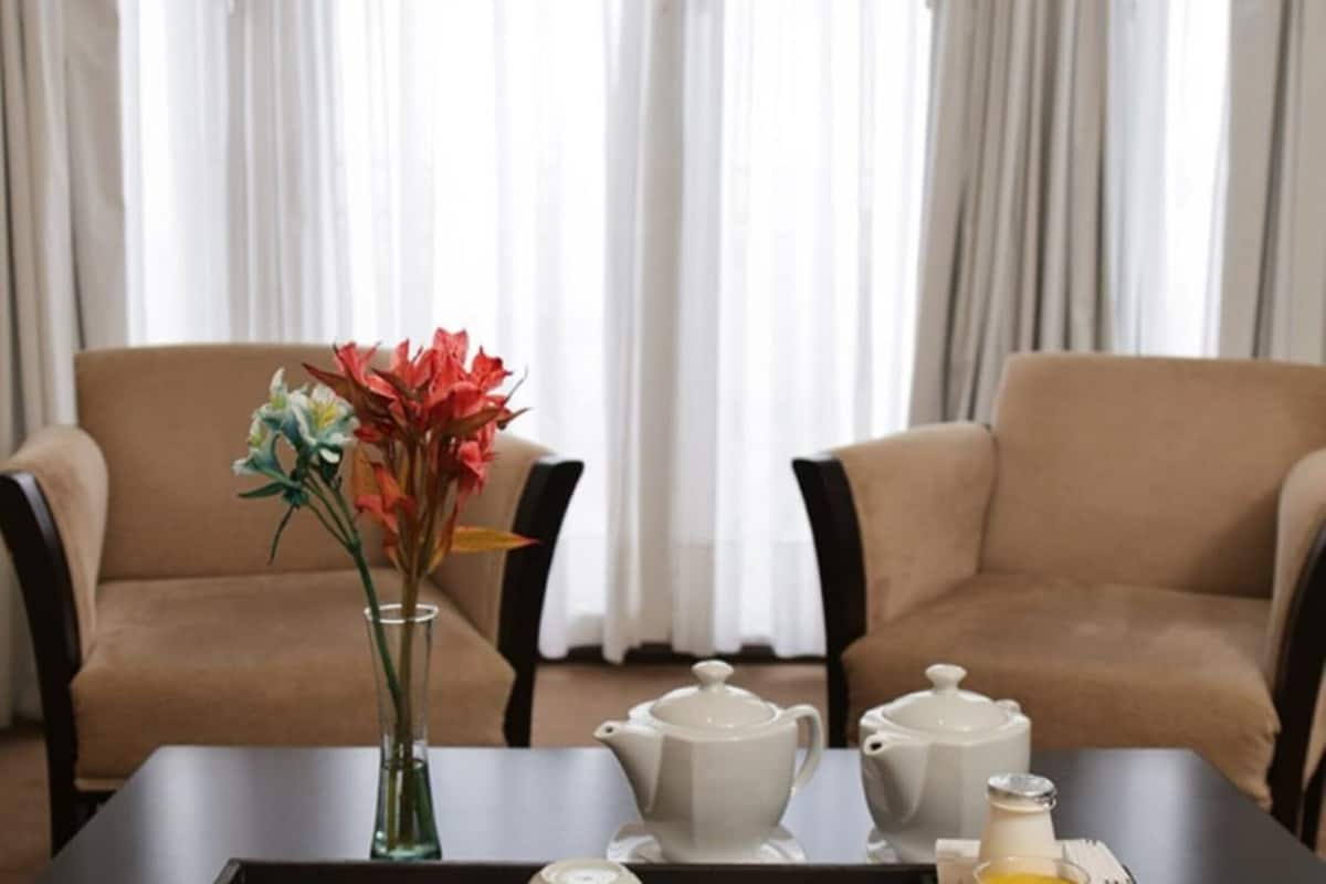 free daily self-service breakfast