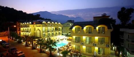 Façade de l’hébergement - soirée/nuit