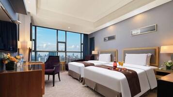 Minibar, in-room safe, alarm clocks