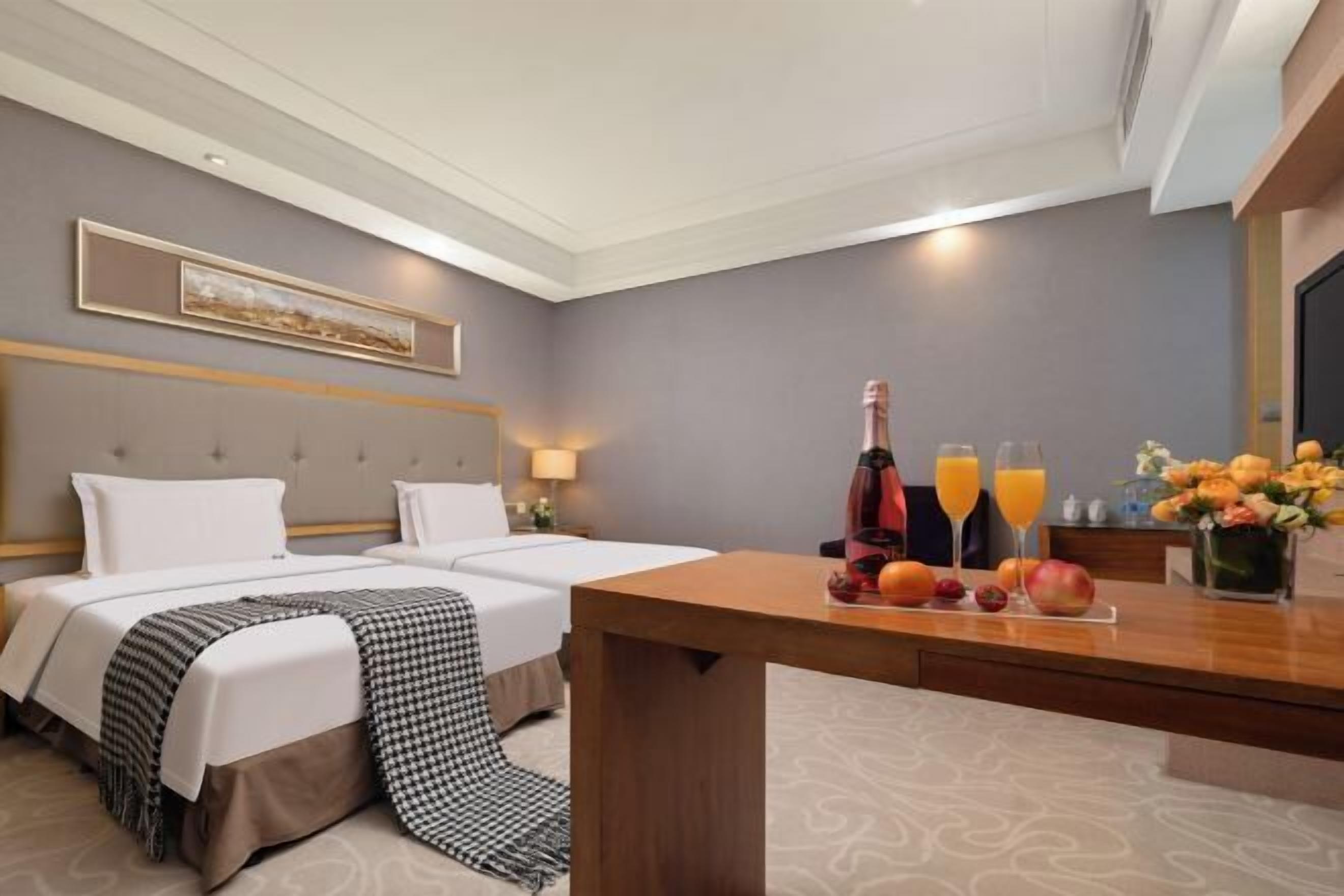 Minibar, in-room safe, alarm clocks