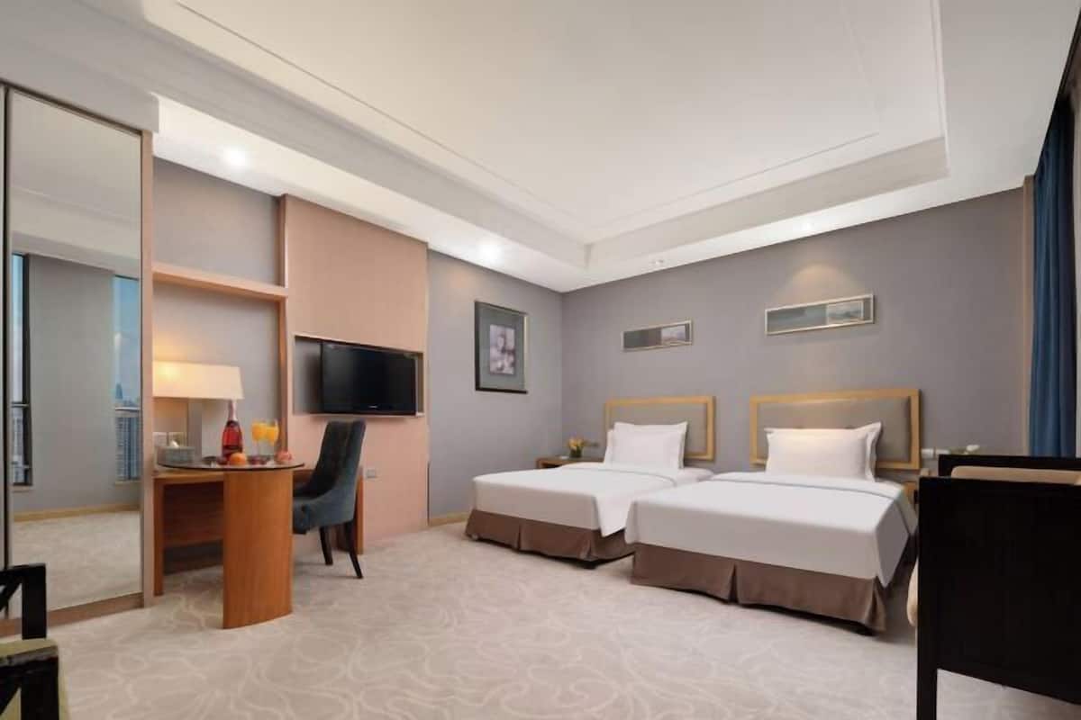 Minibar, két bảo mật tại phòng, đồng hồ báo thức