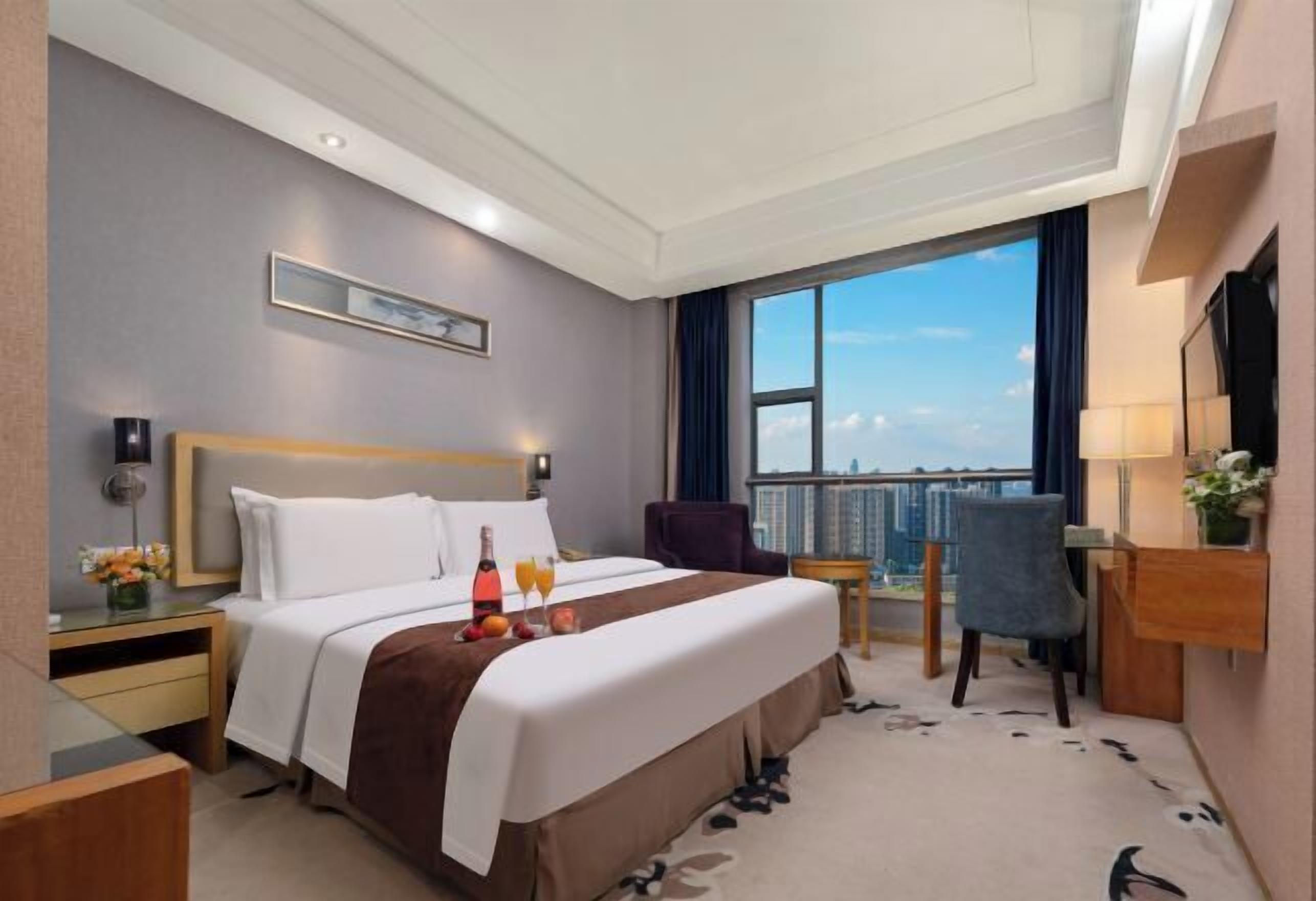 Minibar, in-room safe, alarm clocks