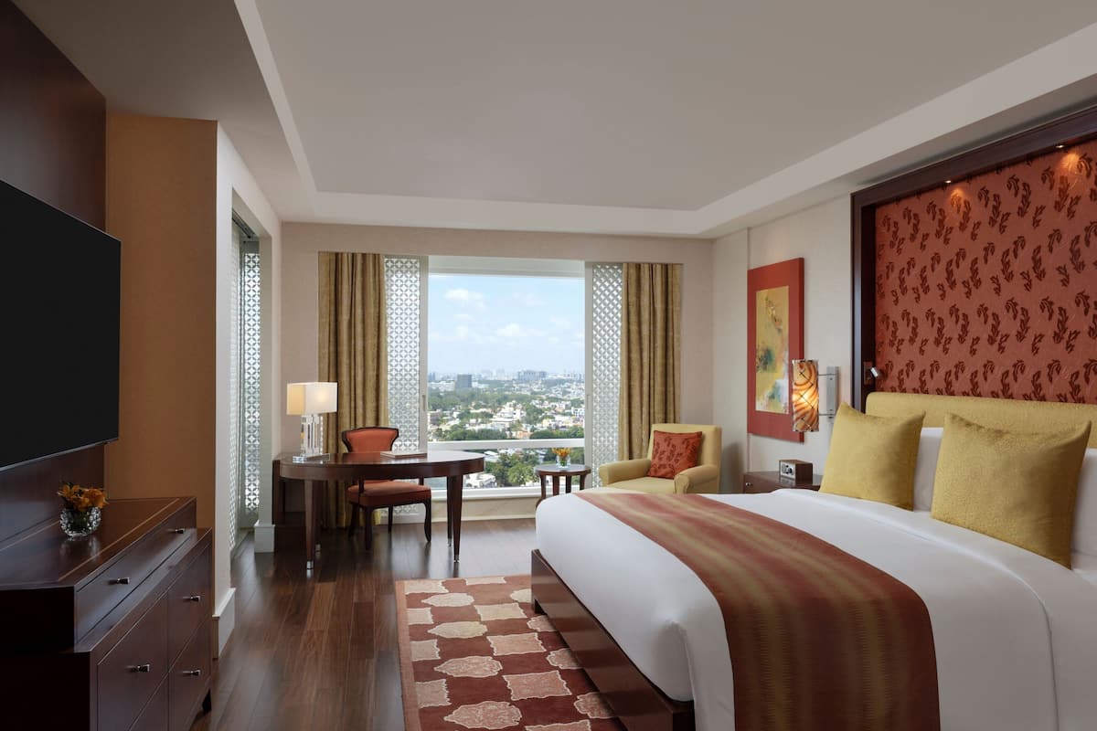 1 bedroom, Frette Italian sheets, premium bedding, down comforters