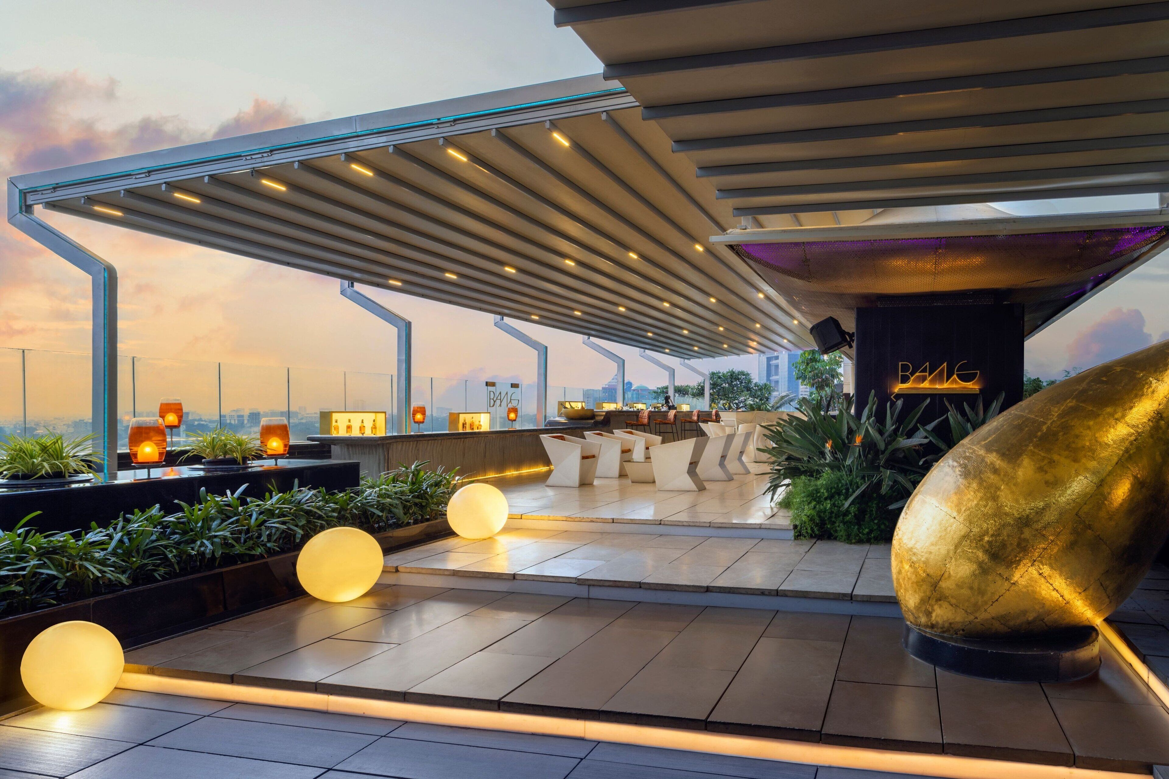 3 restaurants, breakfast, lunch, dinner served; indian cuisine