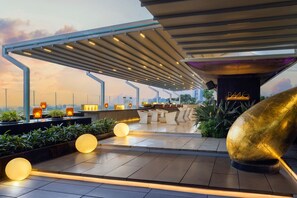 4 restaurants; lunch, dinner, and brunch served - The Ritz-Carlton, Bangalore (Bengaluru)