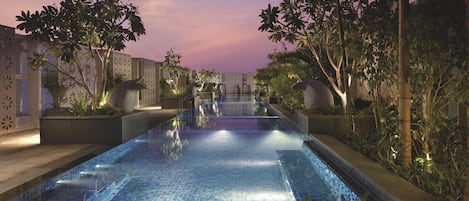 Outdoor pool, free pool cabanas