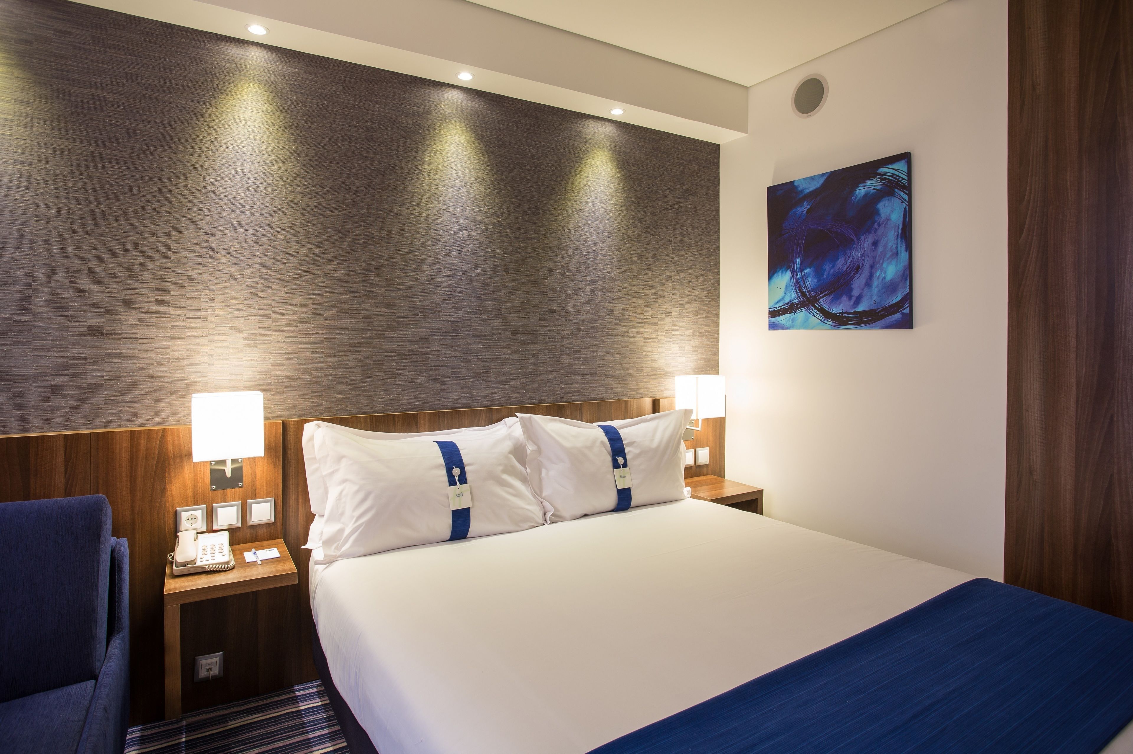 1 bedroom, in-room safe, desk, soundproofing