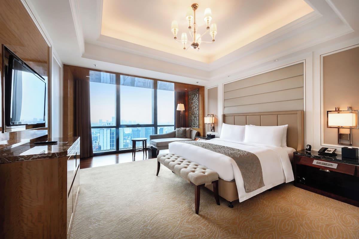 Club Suite, 1 Bedroom, Non Smoking | 1 bedroom, premium bedding, down comforters, pillowtop beds