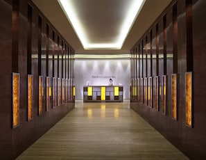 Couples treatment room(s), sauna, hot tub, steam room, body treatments