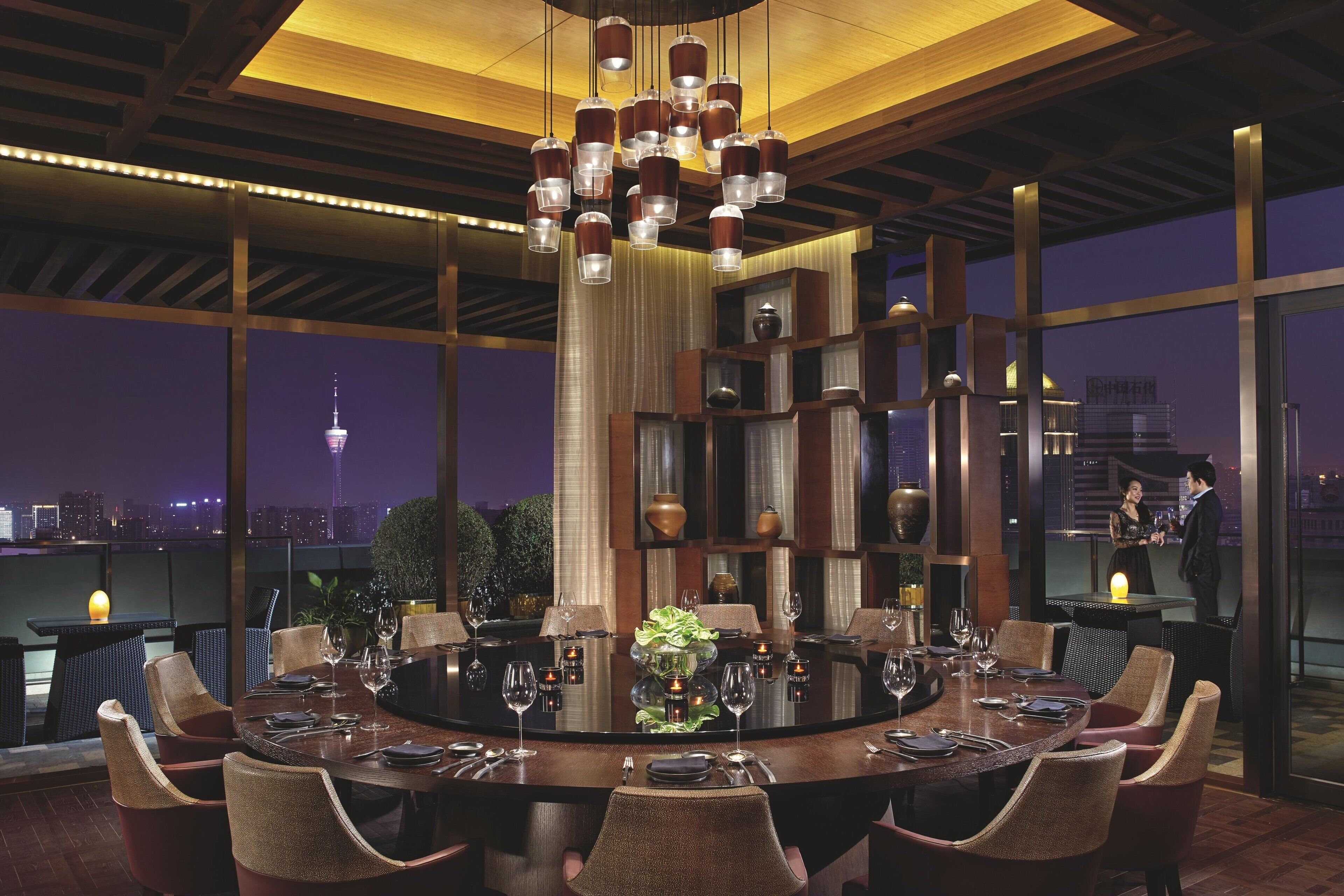 5 restaurants; breakfast, lunch and dinner served 
