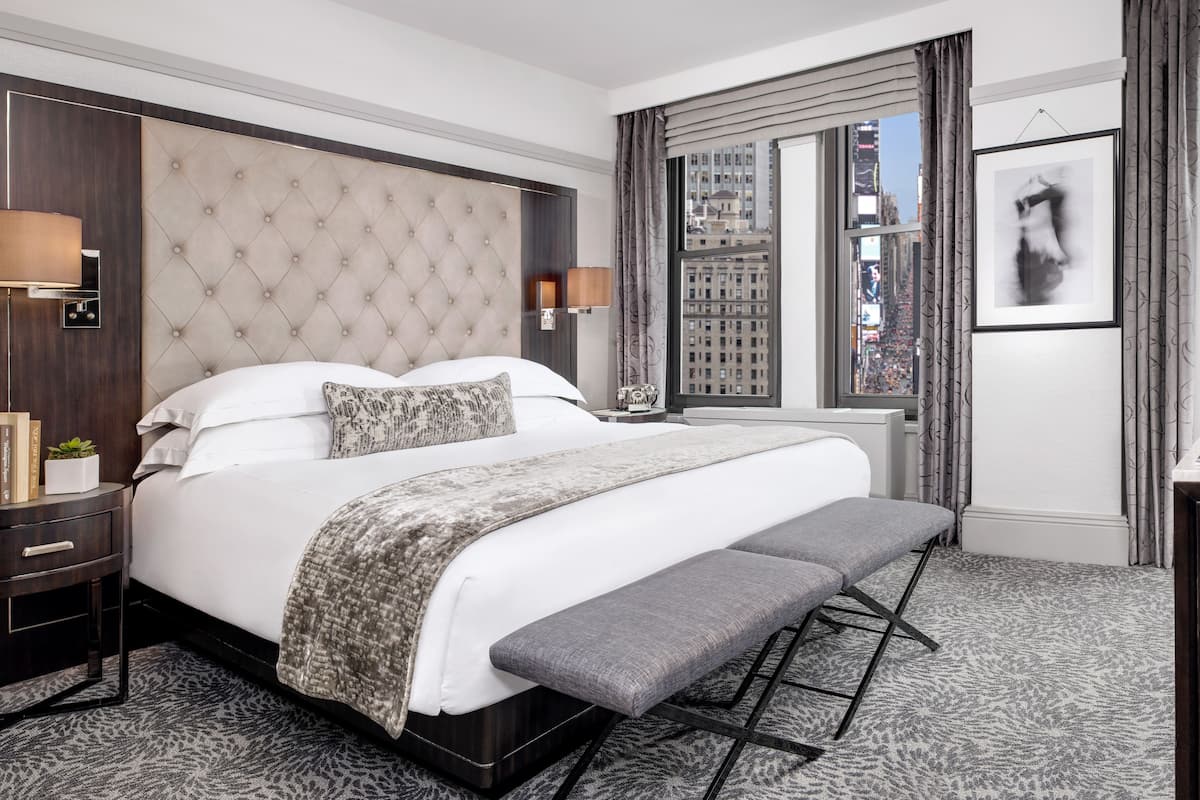 Premium bedding, in-room safe, desk, blackout drapes