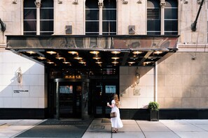 ฝ่ายต้อนรับ