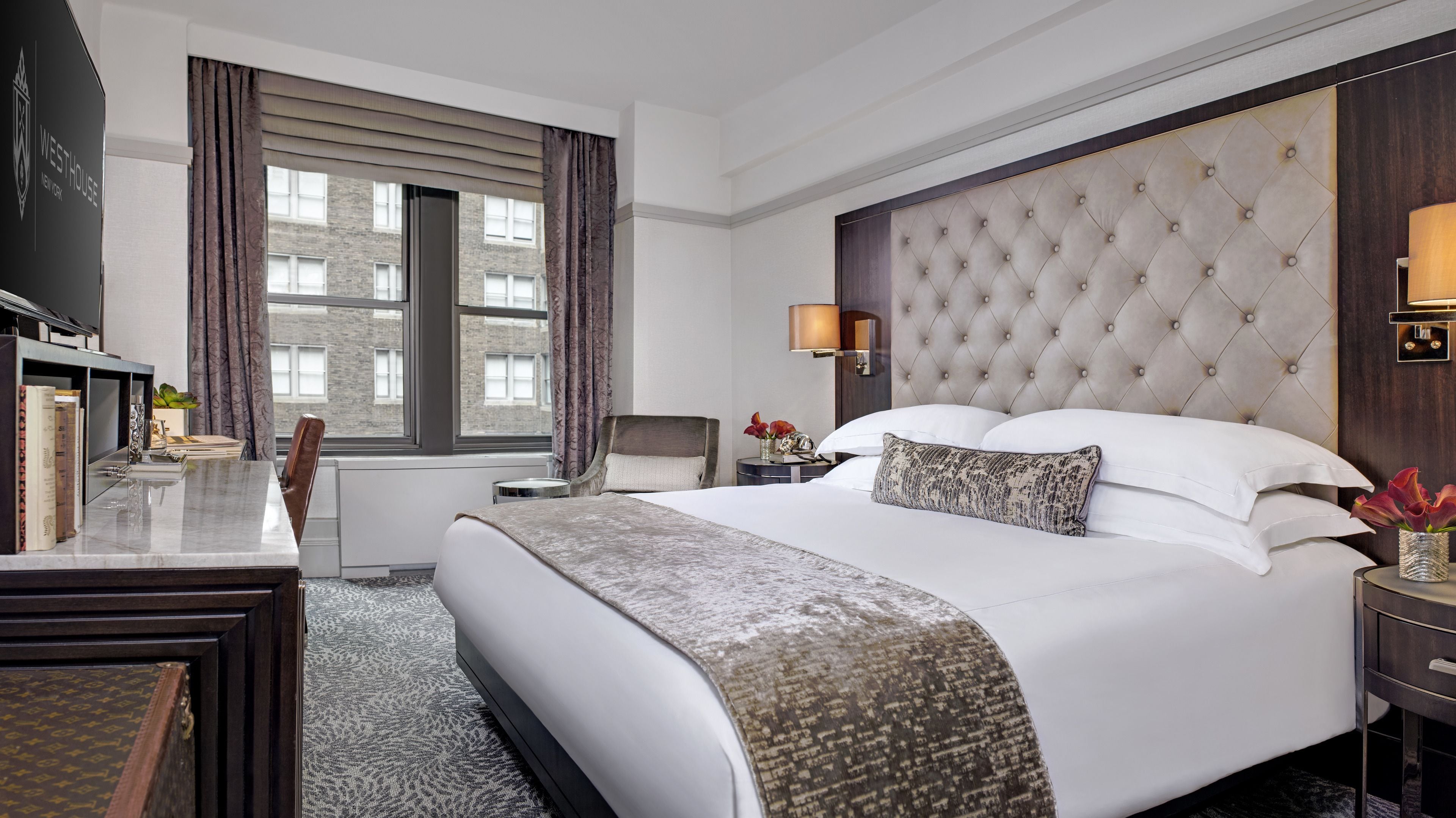 deluxe room, 1 queen bed | premium bedding, in-room safe, desk, blackout curtains