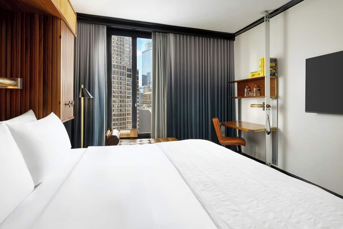 Classic Room, 1 King Bed, Non Smoking, City View | 1 bedroom, hypo-allergenic bedding, down duvets, pillow-top beds