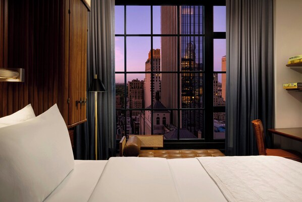 Deluxe Room, 1 King Bed, Non Smoking, City View | 1 bedroom, hypo-allergenic bedding, down duvets, pillow-top beds