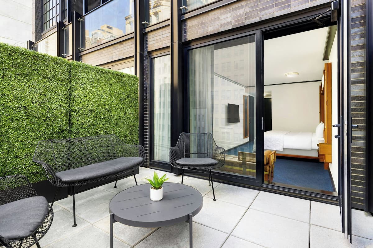 Room, 1 King Bed, Non Smoking, Terrace | 1 bedroom, hypo-allergenic bedding, down duvets, pillow-top beds