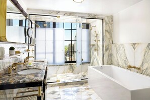 Rainfall showerhead, designer toiletries, hair dryer, bathrobes - Le Meridien New York, Central Park by Marriott (New York)