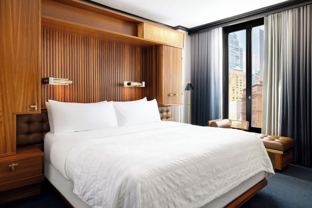 Quarto luxo, 1 cama King, para não fumantes | 1 quarto, roupas de cama antialérgicas, edredons de pluma