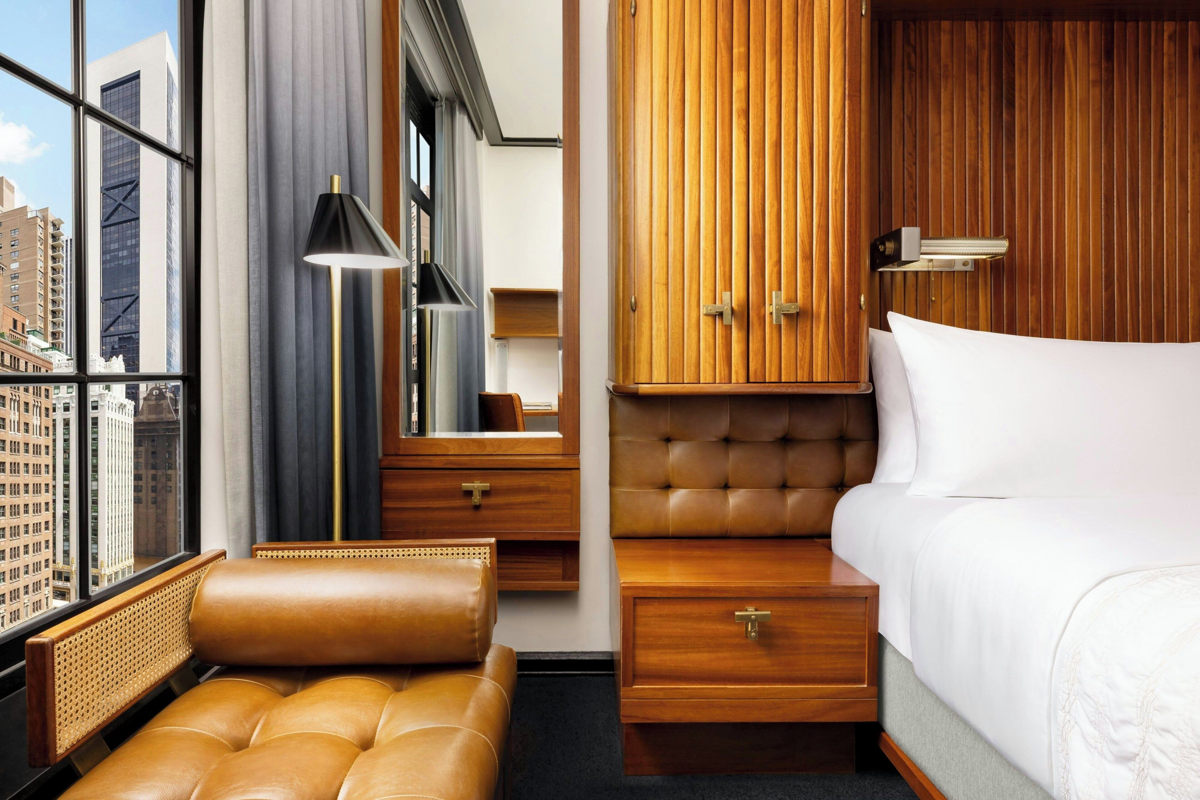 Allergitestet sengetøy, dundyner, safe på rommet og skrivebord