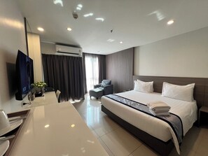 Premium Room | In-room safe, soundproofing, iron/ironing board, free WiFi - Crystal Suites Suvarnabhumi Airport (Bangkok)