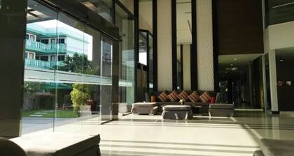 Crystal Suites Suvarnabhumi Airport