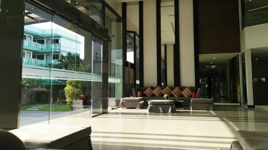 Crystal Suites Suvarnabhumi Airport