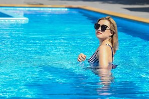 Outdoor pool - Crystal Suites Suvarnabhumi Airport (Bangkok)