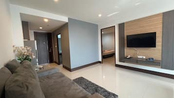 32-inch LED TV with cable channels, TV