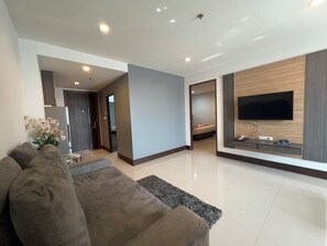 32-inch LED TV with cable channels, TV - Crystal Suites Suvarnabhumi Airport (Bangkok)