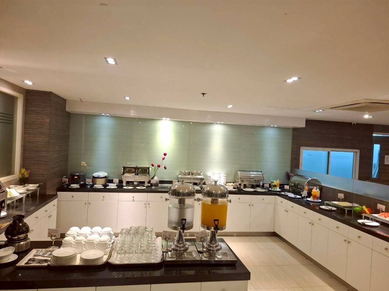 Daily full breakfast (THB 220 per person)